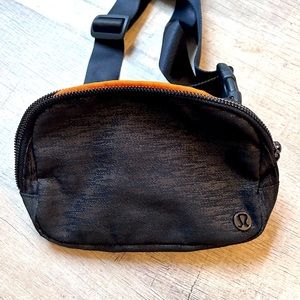 EUC lululemon Everywhere Beltbag 1L bronzed/ orange